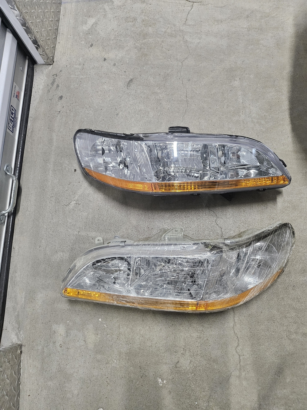 Honda OEM 1998-2000 Accord Headlight Assembly Pair, Clear & Amber